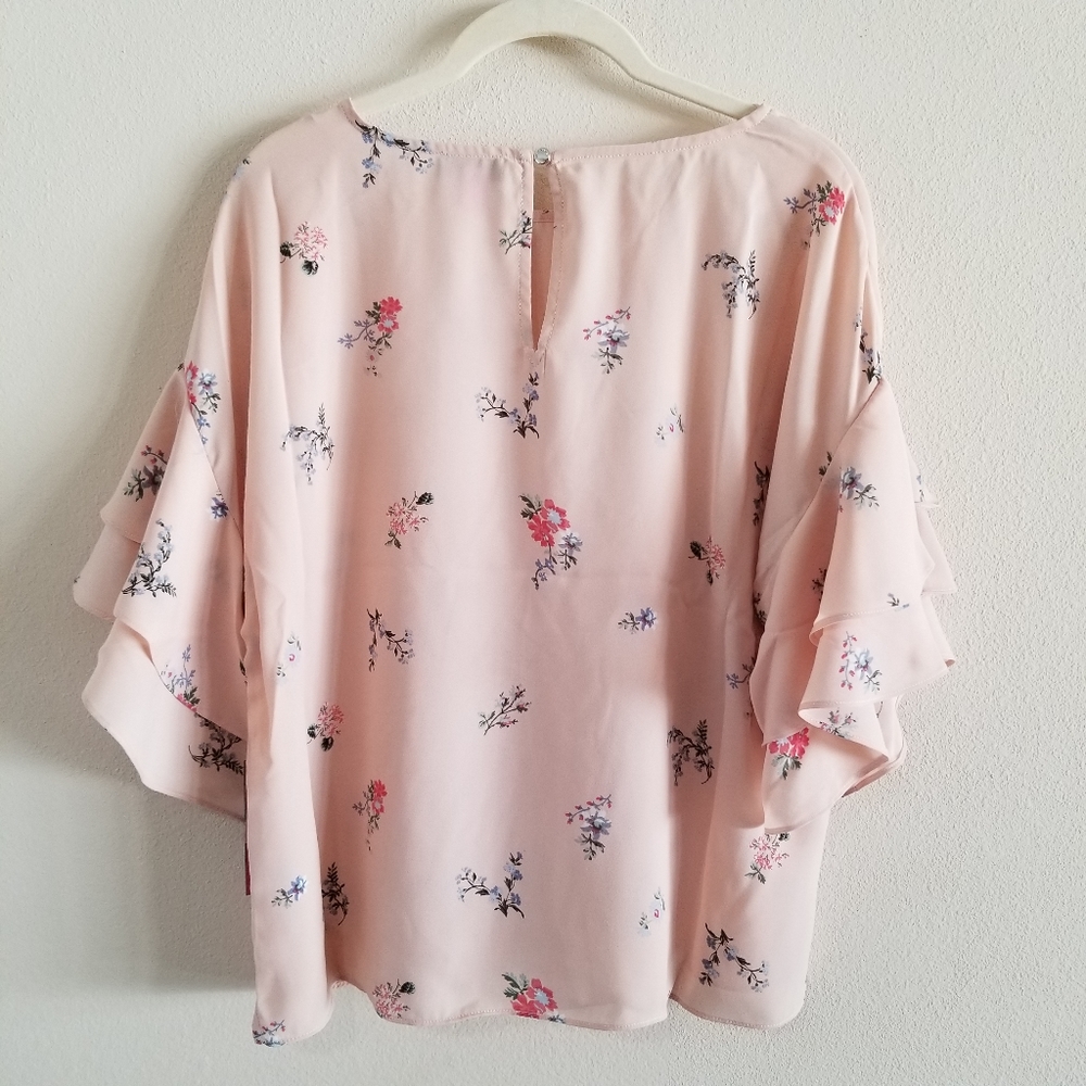 VINCE CAMUTO FLORAL TIERED RUFFLE SLEEVE TOP - Picture 4 of 6